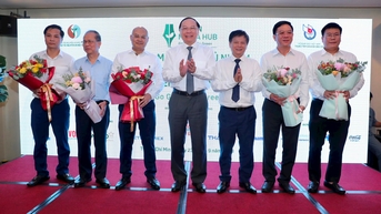 천연자원환경부 차관 Le Cong Thanh이 탄소 중립을 지향하는 Green Development Journalism Club 이사회 출범식에 참석했습니다.