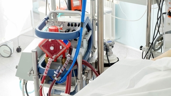Bé gái nhiễm siêu vi biến chứng viêm cơ tim