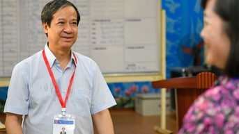 Cử tri vẫn lo lắng về dạy học môn tích hợp, Bộ trưởng GD-ĐT nói gì?
