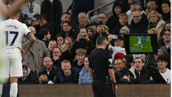 CĐV tự hào dù Tottenham thua đậm Chelsea