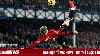 Sao trẻ tái hiện siêu phẩm Rooney, Man Utd thắng đậm Everton