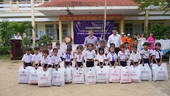 Tiếp bước em đến trường