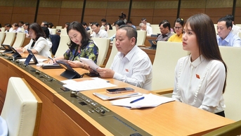 Quốc hội thảo luận đề xuất 'miễn lấy phiếu tín nhiệm với người chữa bệnh hiểm nghèo'