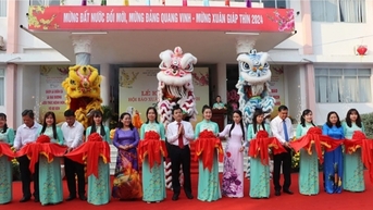 Hau Giang បើកមហោស្រពកាសែតនិទាឃរដូវ និងពិព័រណ៍រូបថតនិទាឃរដូវ Giap Thin ឆ្នាំ 2024