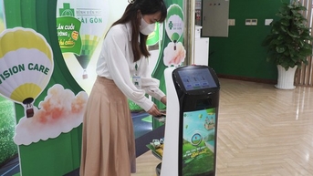 로봇을 서비스 및 안과 환자 치료에 도입