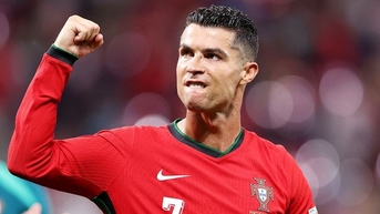 Bỏ lỡ nhiều cơ hội, Ronaldo vẫn kịp lập 2 kỷ lục EURO