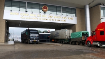 Đến giữa tháng 10, xuất khẩu nông sản qua cửa khẩu tại Lào Cai tăng hơn 378%