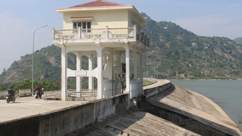 រឹតបន្តឹងការគ្រប់គ្រង ដោះស្រាយការបំពាន និងការពារការងារធារាសាស្ត្រក្នុងខេត្ត។