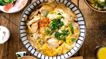 Học người Nhật cách ăn thịt gà để trường thọ