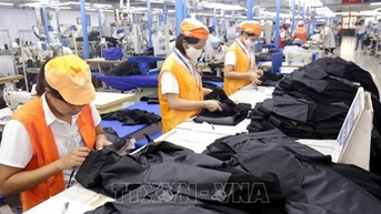 Đơn hàng tăng, nhưng thiếu lao động khó khăn vẫn bủa vây ngành dệt may, da giày
