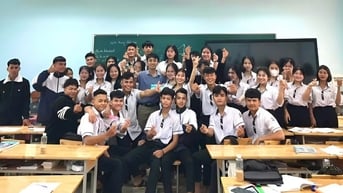 Nụ cười vỡ òa của giáo viên vùng cao Quảng Ngãi