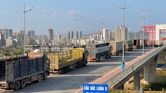 Xuất nhập khẩu qua cửa khẩu Quảng Ninh khởi sắc