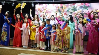 Người Việt tại Nga đón Tết cổ truyền và kỷ niệm ngày thành lập Đảng