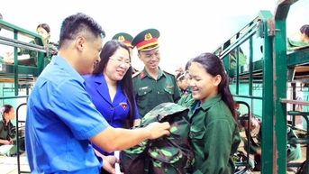 Chiến sĩ nhí Nghệ An phấn khởi bước vào khóa huấn luyện Học kỳ trong quân đội