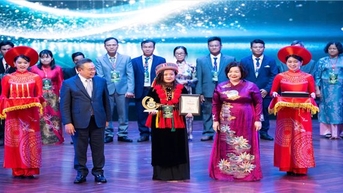 Tôn vinh sản phẩm tiêu biểu năm 2024 của HTX và trao giải “Mai An Tiêm” lần thứ nhất
