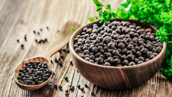 Đã lấy lại được 4 container hồ tiêu, quế, điều bị lừa đảo tại Dubai