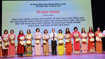 គ្រូបង្រៀនភាសាអង់គ្លេសចំនួន 1,900 នាក់នៅទីក្រុងហាណូយ ចូលរួមក្នុងវគ្គបណ្តុះបណ្តាលពង្រឹងស្តង់ដារ IELTS