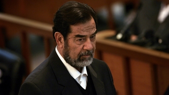 Cuốn huyết kinh Koran gây nhiều tranh cãi của Saddam Hussein
