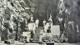 Du ngoạn tại Ngũ Hành Sơn