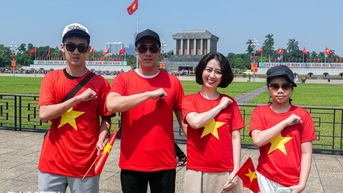 Người dân vượt cả trăm km xếp hàng chờ vào Lăng viếng Chủ tịch Hồ Chí Minh
