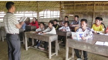 Tuyển 22 giáo viên sang Lào dạy tiếng Việt, lương 18 triệu đồng/tháng