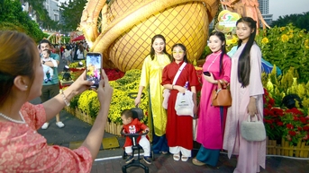 ព័ត៌មានពេលព្រឹក ថ្ងៃទី 12-26៖ ទីក្រុងហូជីមិញ ប្រកាសកាលវិភាគថ្ងៃឈប់សម្រាកបុណ្យចូលឆ្នាំថ្មី ឆ្នាំ 2025 សម្រាប់កម្មករ