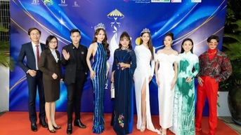Bà Hồ Thị Thanh Hương trao “viên ngọc biển cả” đến Miss SIU | Phụ nữ