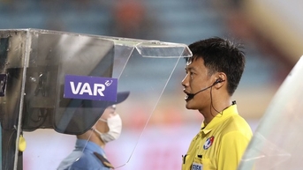 Hai trận đấu nóng có dùng VAR, danh tính trọng tài được giữ kín
