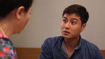 Tăng ca về khuya, con rể đi ngang phòng mẹ vợ nhìn thấy 1 cảnh tượng lập tức bỏ luôn ý định dọn ra riêng