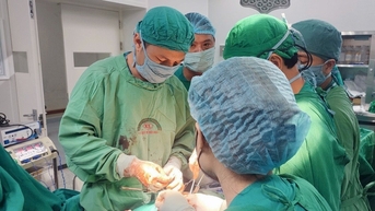 Nam thanh niên bị dao đâm rách màng tim được phẫu thuật cấp cứu kịp thời