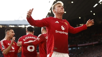 Manchester United ngược dòng hạ Brentford