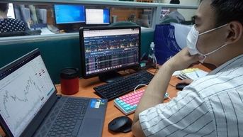 Hơn 1,1 tỉ USD giao dịch cổ phiếu đưa VN-Index lập đỉnh mới trong năm nay