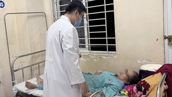 73 người đau bụng, nôn ói sau khi ăn bánh mì thịt