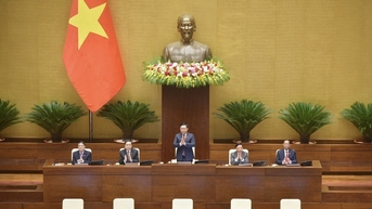 Quốc hội tiến hành quy trình lấy phiếu tín nhiệm đối với người giữ chức vụ do Quốc hội bầu, phê chuẩn