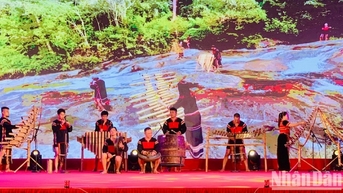 ទិដ្ឋភាពសំខាន់ៗនៃរាត្រីបើកសម្ពោធទិវាគ្រួសារវៀតណាមឆ្នាំ 2024