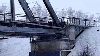 Ukraine thừa nhận tấn công cầu đường sắt ở Nga