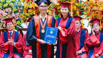 Chàng trai từng học chuyên toán giành nhiều giải thưởng về văn thơ