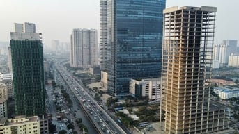 Những cao ốc 'chọc trời' trơ khung bỏ hoang trên 'đất vàng' Thủ đô