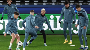 HLV Howe: 'Newcastle bị dồn vào chân tường trước PSG'