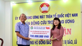 Ban Công tác phía Nam tiếp nhận 700 triệu đồng ủng hộ đồng bào bị thiệt hại bởi thiên tai