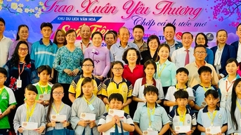 Doanh nhân chung tay chăm lo tết cho trẻ em nghèo