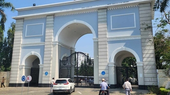 Phụ huynh trường Quốc tế Mỹ cầu cứu