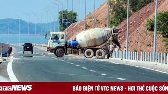 Xử lý xe trộn bê tông đi ngược chiều trên cao tốc Hà Nội