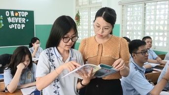 Môn thứ ba thi lớp 10 là bài tổ hợp có ngoại ngữ, được không?