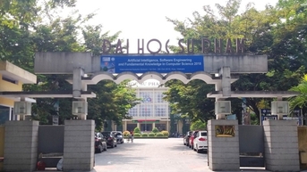 Một nữ sinh đột quỵ khi đang ngồi học