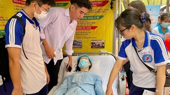 Học nghề gì, làm việc ở đâu mà lương không dưới 100 triệu đồng/tháng?