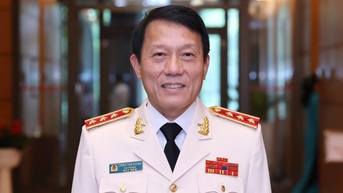 Luong Tam Quang 장관은 중앙공안당위원회 서기직을 맡고 있습니다.