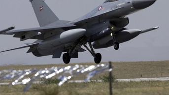 F-16 đầu tiên từ Mỹ được chuyển giao cho Ukraine
