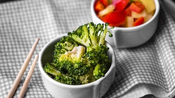 Rau hấp hay rau luộc tốt hơn?