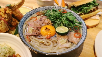 Có gì trong bát phở vịt giá 500 nghìn đồng giữa lòng Hawaii?